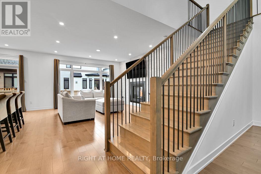 32 Edenbridge Court, Ottawa, ON - Indoor Photo Showing Other Room