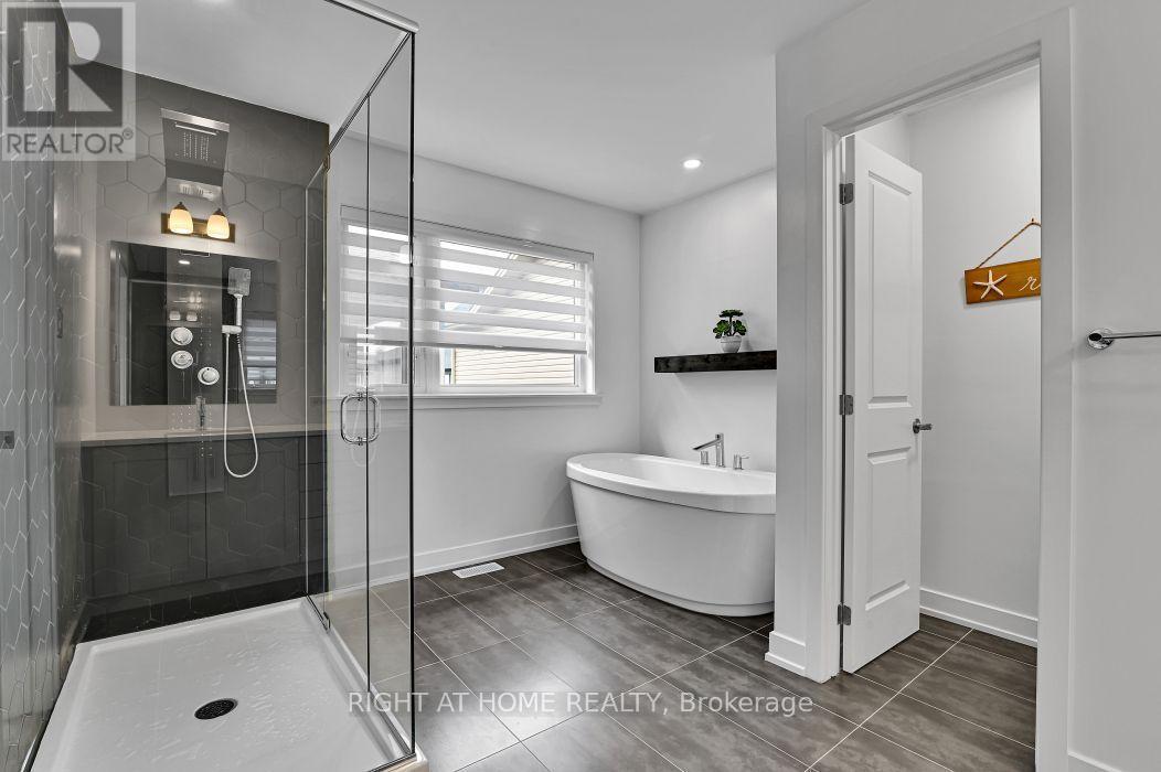 32 Edenbridge Court, Ottawa, ON - Indoor Photo Showing Bathroom