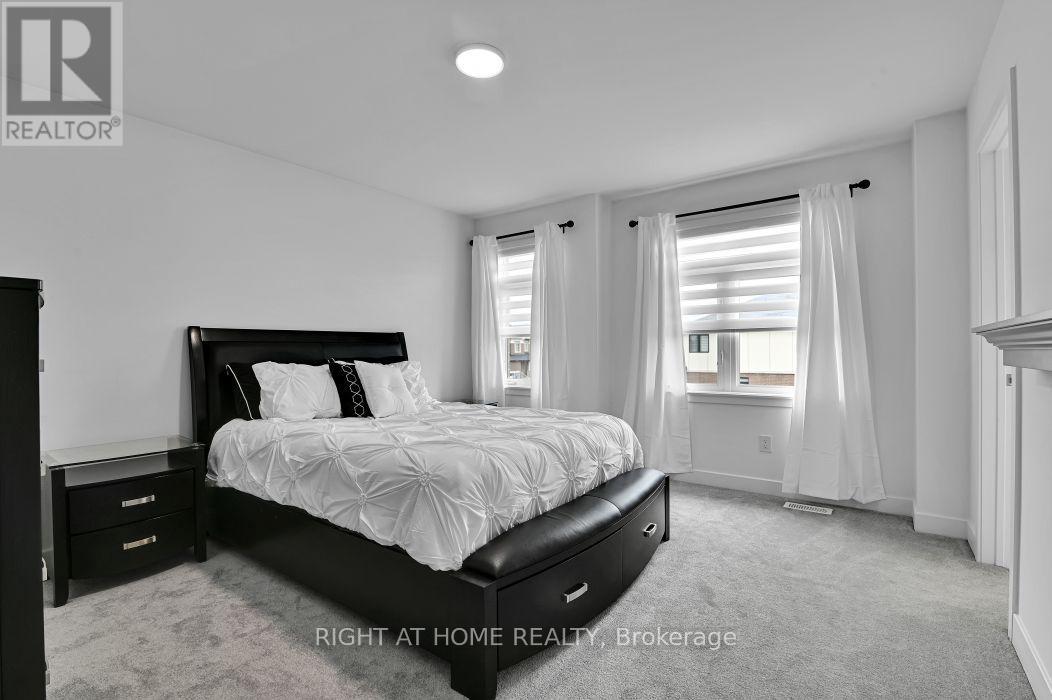 32 Edenbridge Court, Ottawa, ON - Indoor Photo Showing Bedroom