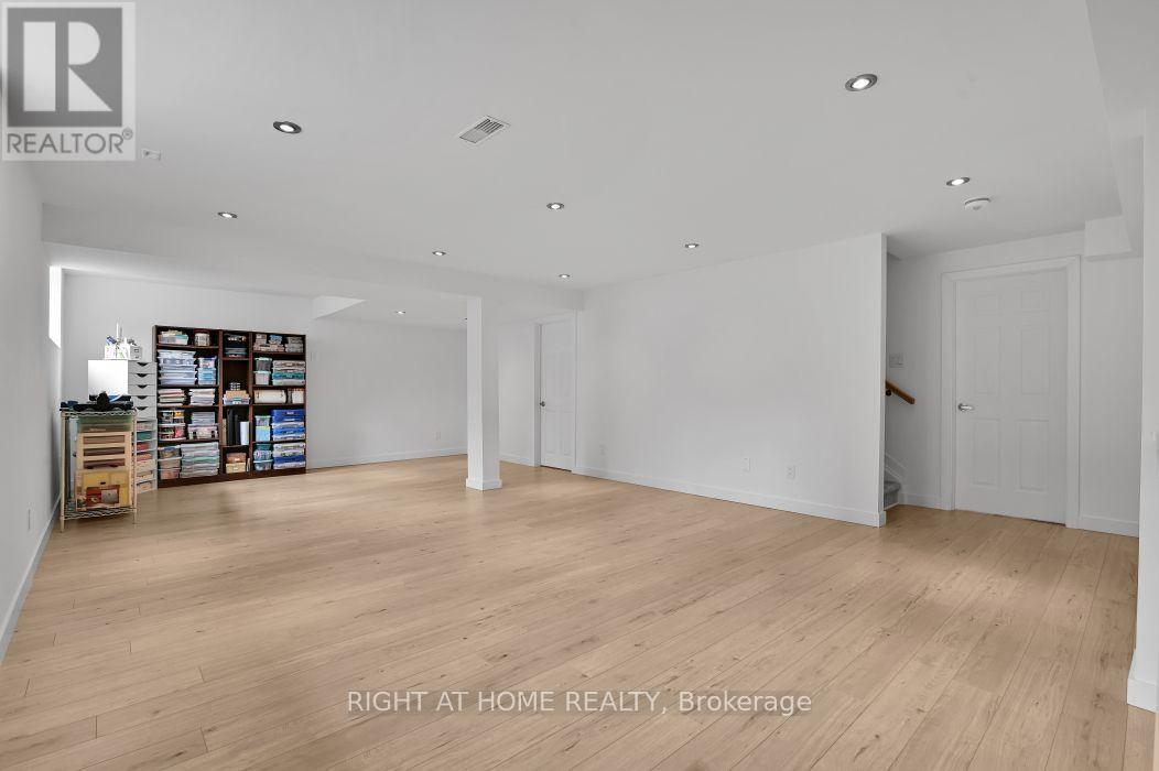 32 Edenbridge Court, Ottawa, ON - Indoor Photo Showing Other Room