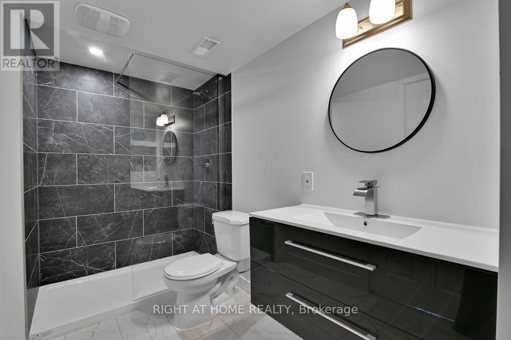 32 Edenbridge Court, Ottawa, ON - Indoor Photo Showing Bathroom