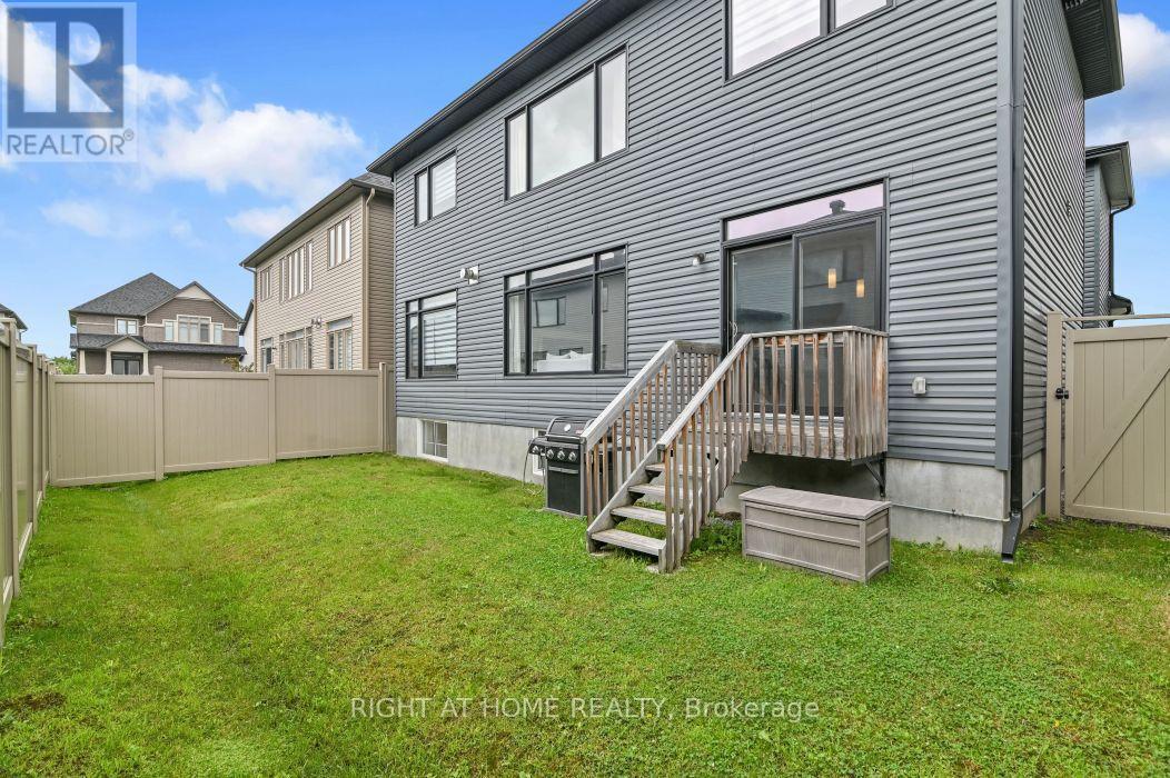 32 Edenbridge Court, Ottawa, ON - Outdoor