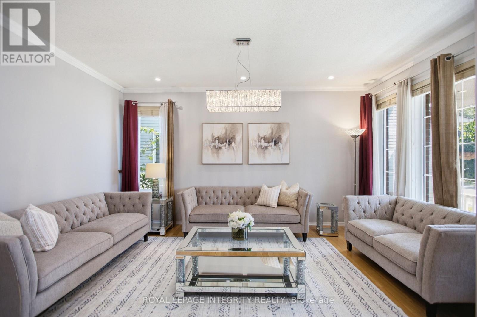 1165 Klondike Road, Ottawa, ON - Indoor Photo Showing Living Room