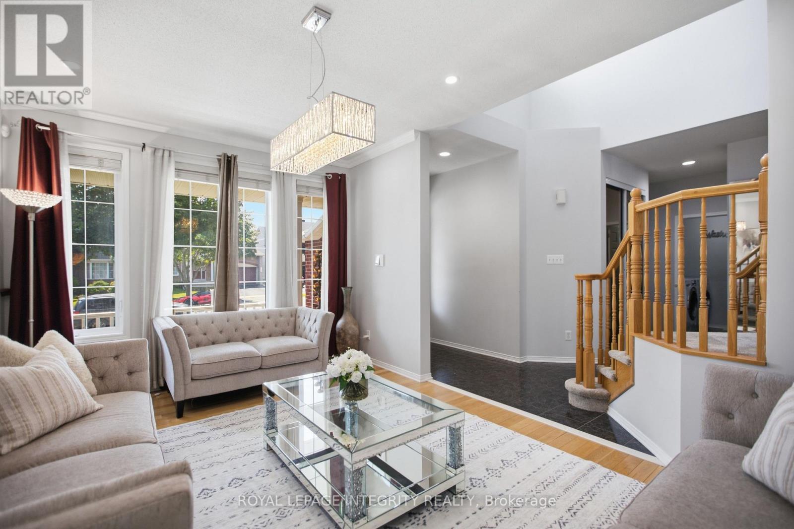 1165 Klondike Road, Ottawa, ON - Indoor Photo Showing Living Room