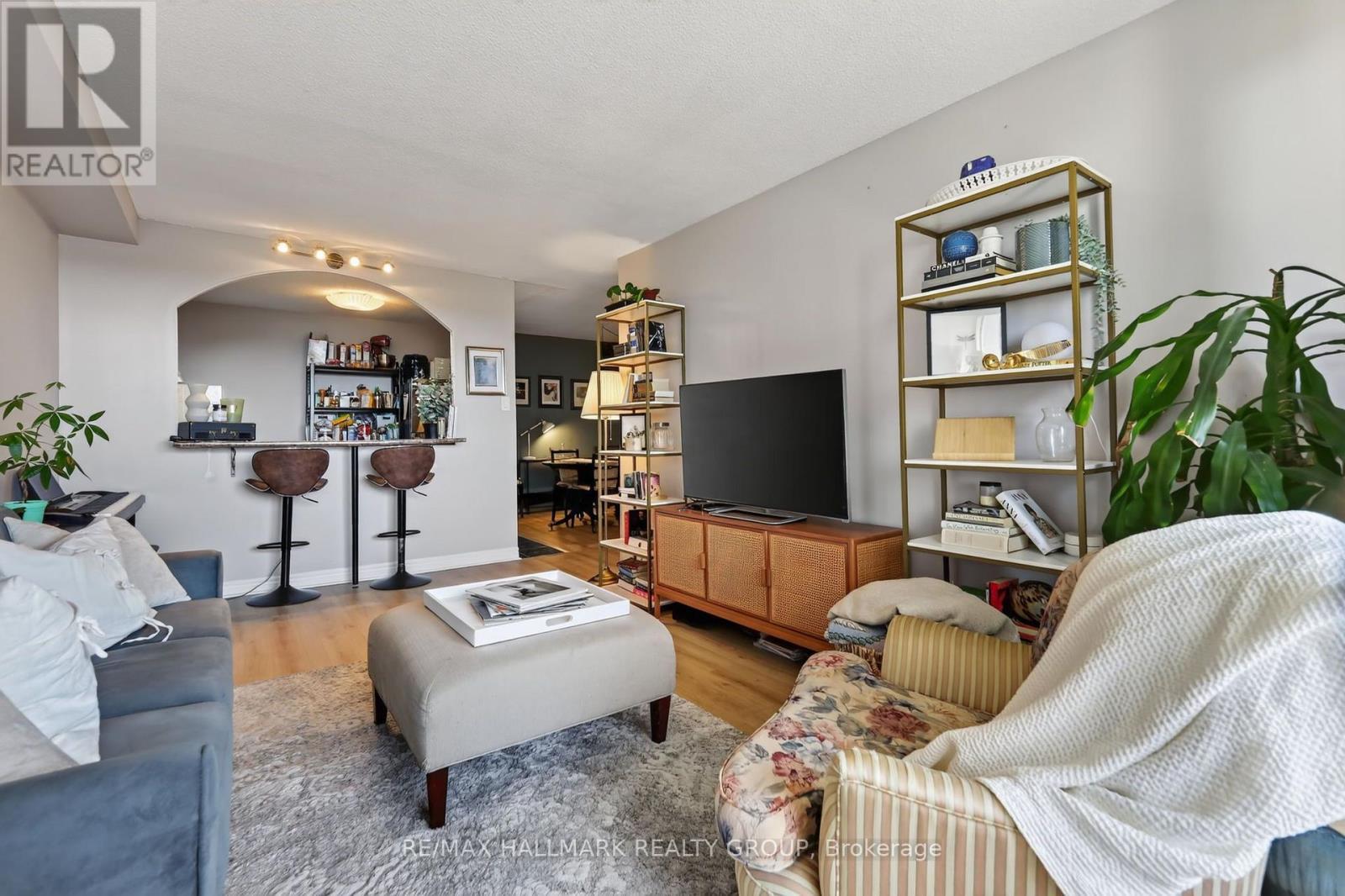 703 - 1380 Prince Of Wales Drive, Ottawa, ON - Indoor Photo Showing Living Room