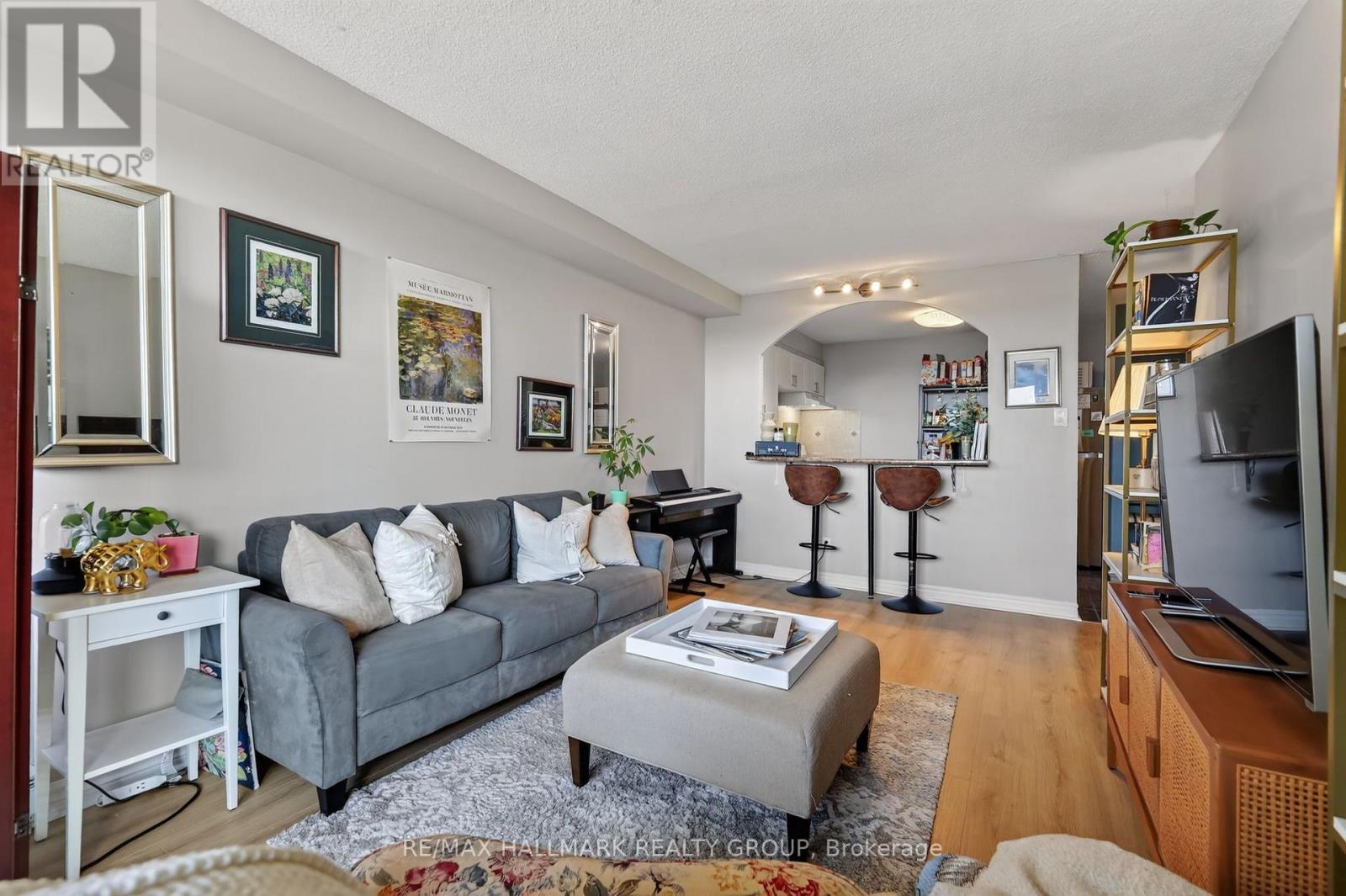 703 - 1380 Prince Of Wales Drive, Ottawa, ON - Indoor Photo Showing Living Room