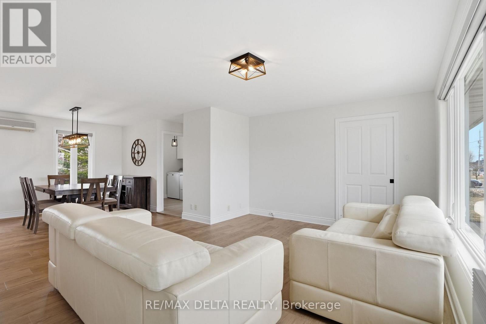 120 Caledonia Road, The Nation, ON - Indoor Photo Showing Living Room