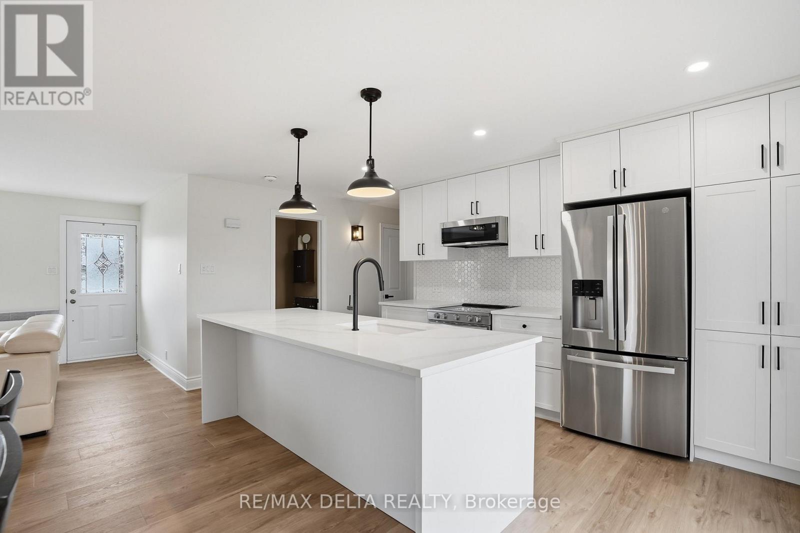120 Caledonia Road, The Nation, ON - Indoor Photo Showing Kitchen With Upgraded Kitchen