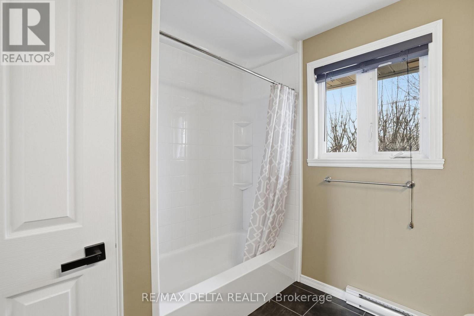 120 Caledonia Road, The Nation, ON - Indoor Photo Showing Bathroom