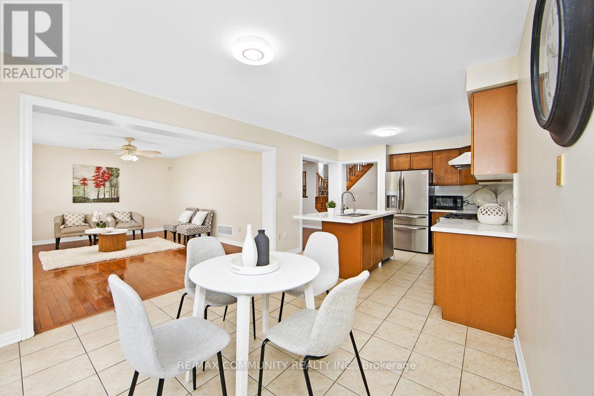 58 Clamerten Road, Whitchurch-Stouffville, ON - Indoor Photo Showing Dining Room