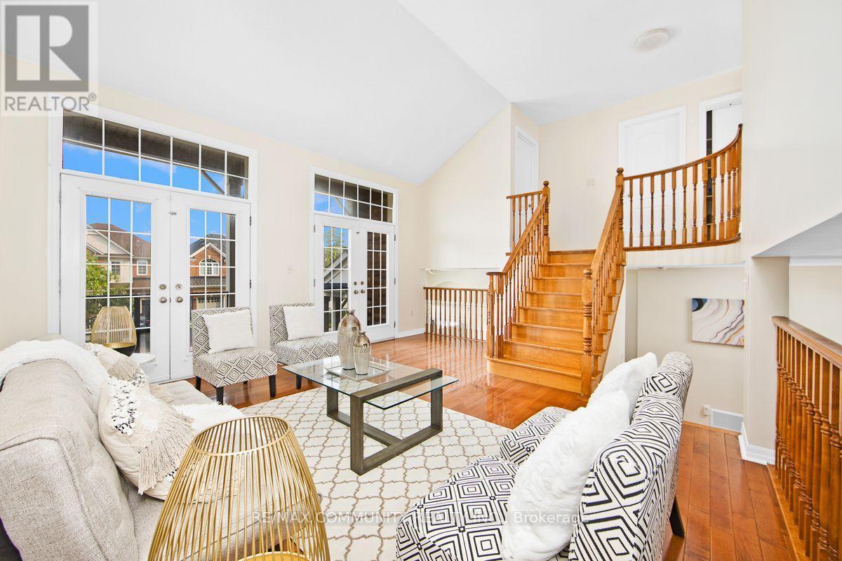58 Clamerten Road, Whitchurch-Stouffville, ON - Indoor Photo Showing Living Room