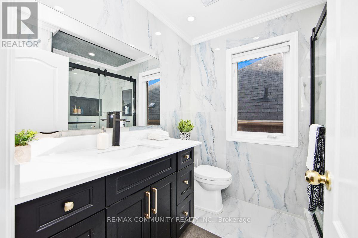 58 Clamerten Road, Whitchurch-Stouffville, ON - Indoor Photo Showing Bathroom