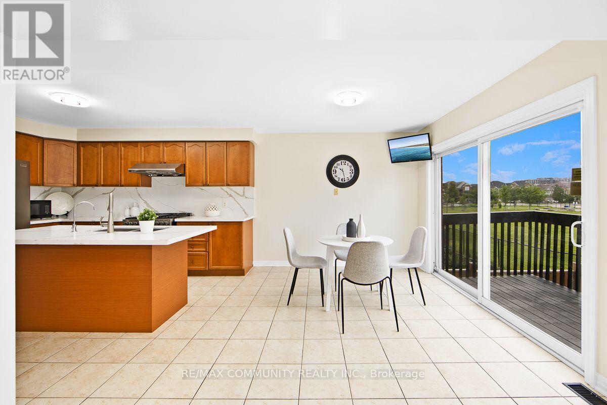 58 Clamerten Road, Whitchurch-Stouffville, ON - Indoor Photo Showing Kitchen