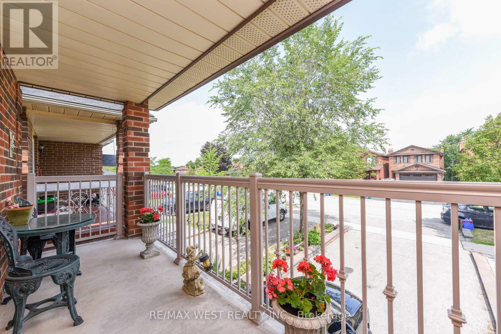 Front balcony off the living room - 181 Misty Meadow Drive, Vaughan, ON - Outdoor With Deck Patio Veranda With Exterior