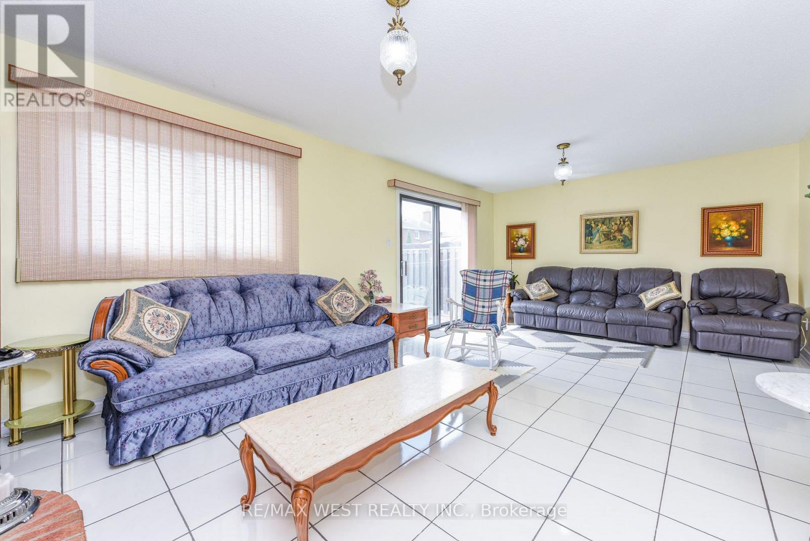 Family room - 181 Misty Meadow Drive, Vaughan, ON - Indoor Photo Showing Living Room