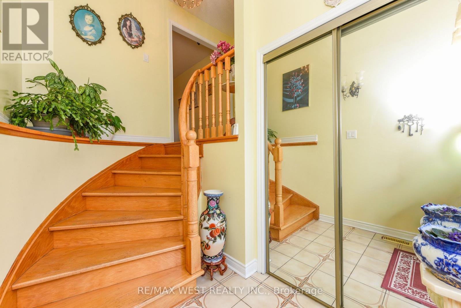 Stairs to the first floor - 181 Misty Meadow Drive, Vaughan, ON - Indoor Photo Showing Other Room