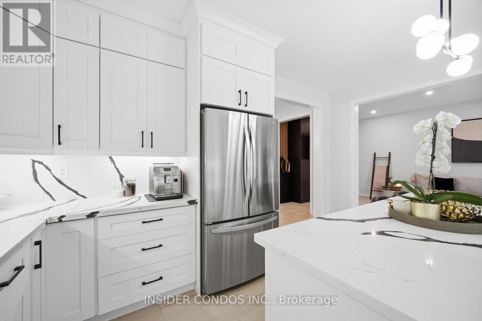 1521 Stovell Crescent, Innisfil, ON - Indoor Photo Showing Kitchen