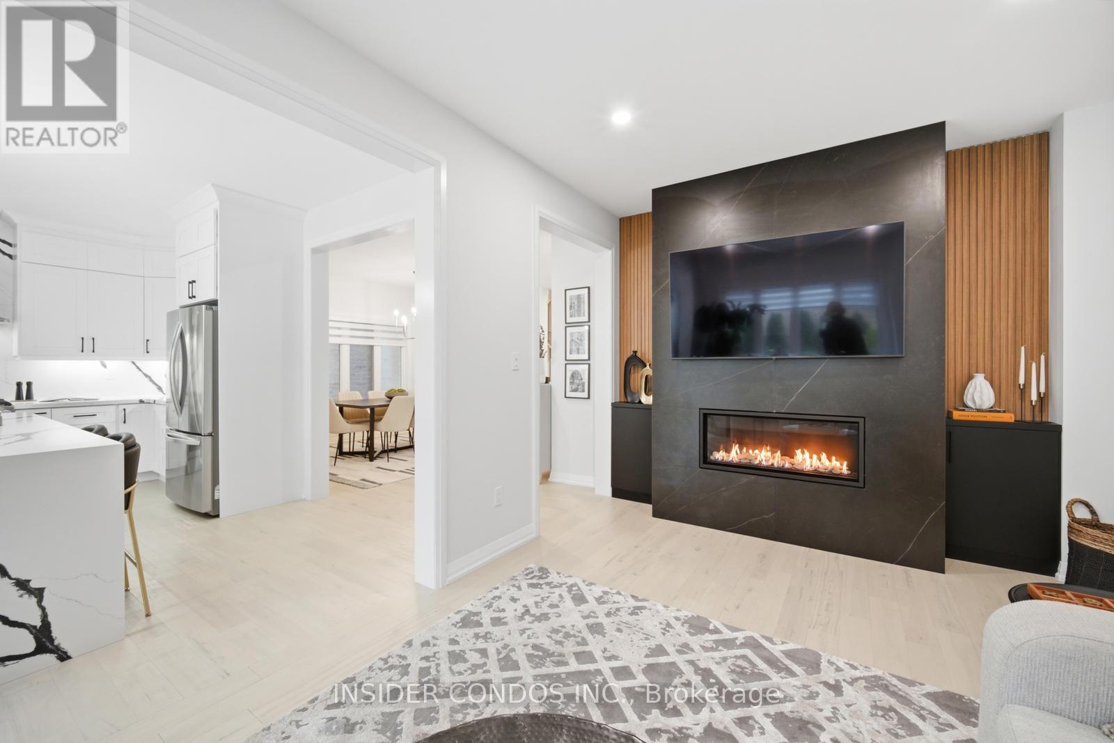 1521 Stovell Crescent, Innisfil, ON - Indoor Photo Showing Living Room With Fireplace