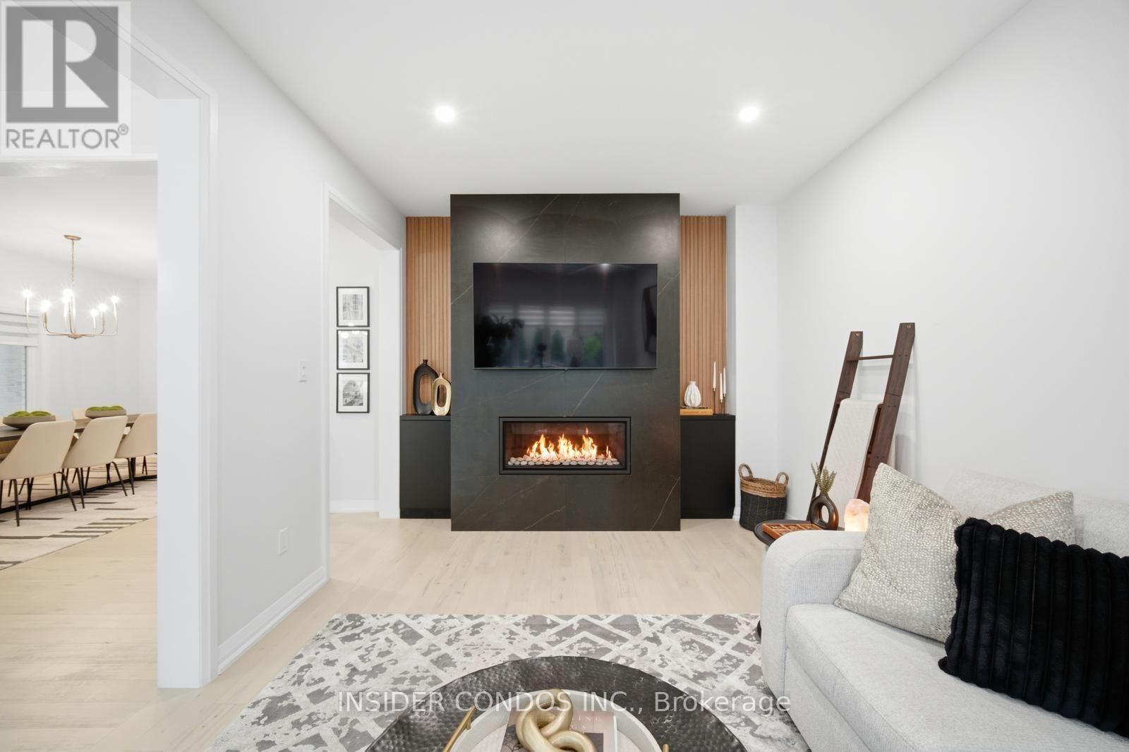 1521 Stovell Crescent, Innisfil, ON - Indoor Photo Showing Living Room With Fireplace