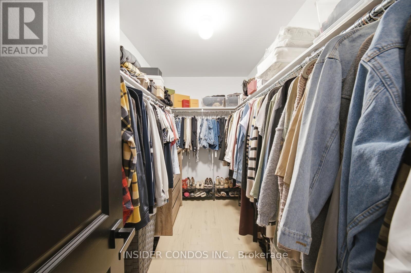 1521 Stovell Crescent, Innisfil, ON - Indoor With Storage