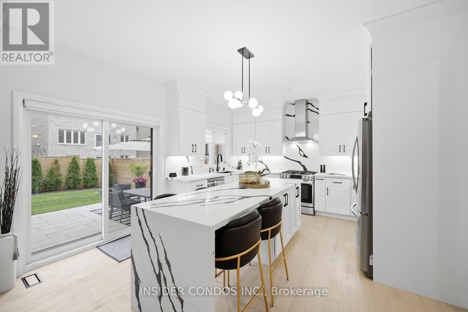 1521 Stovell Crescent, Innisfil, ON - Indoor Photo Showing Kitchen