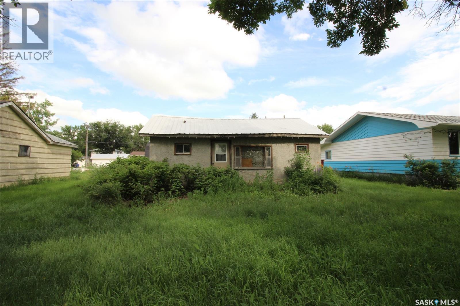 3169 Rutland Avenue, Gull Lake, SK - Outdoor