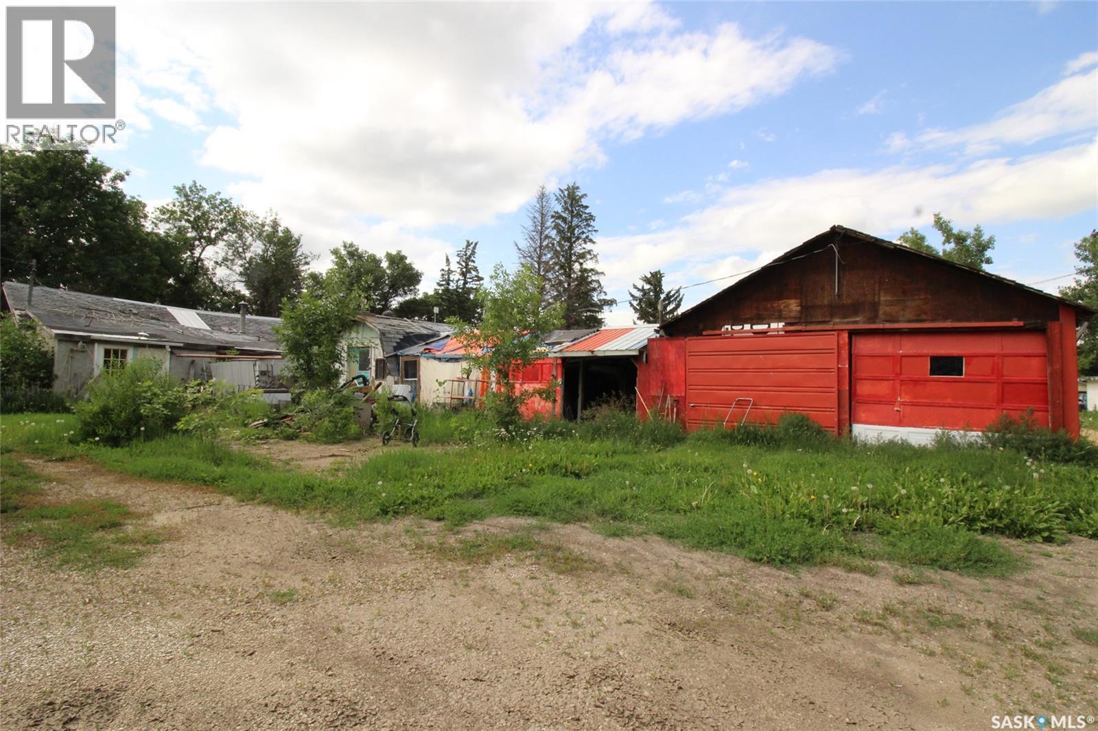 3169 Rutland Avenue, Gull Lake, SK - Outdoor