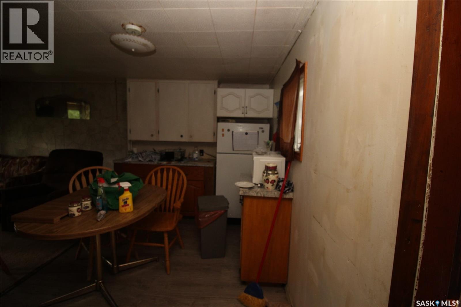 3169 Rutland Avenue, Gull Lake, SK - Indoor