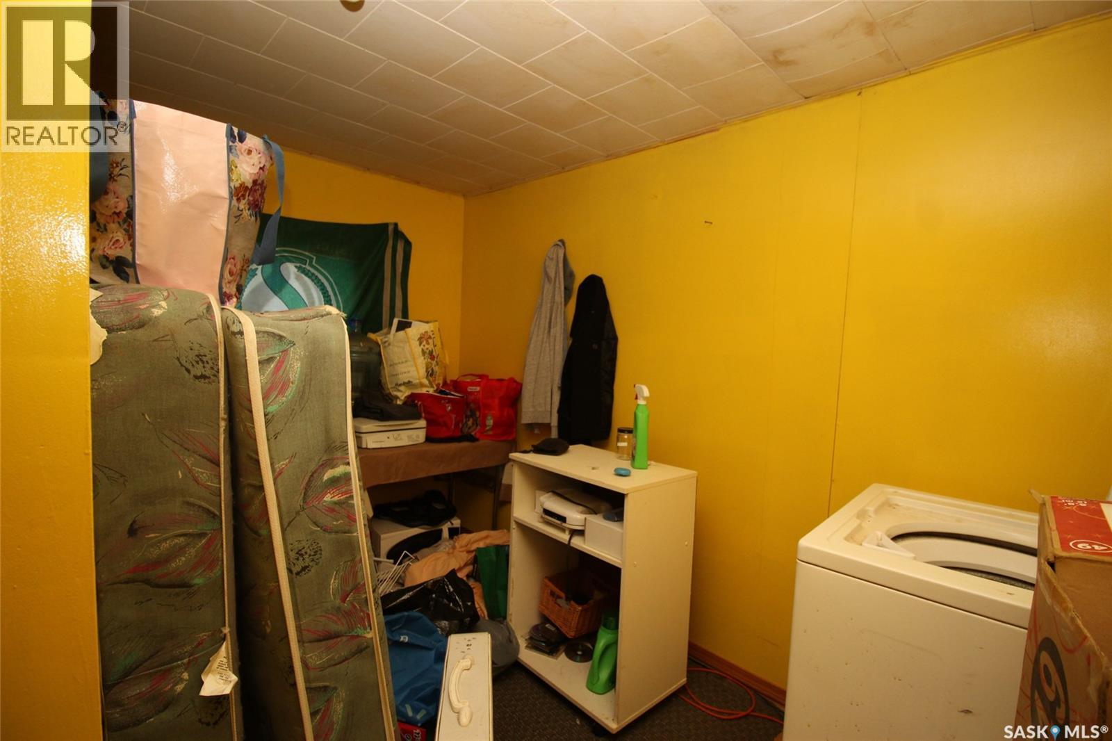3169 Rutland Avenue, Gull Lake, SK - Indoor