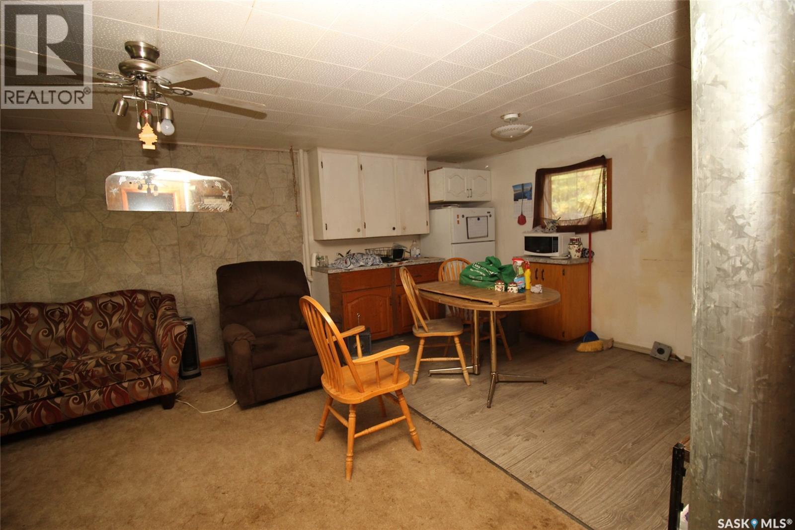 3169 Rutland Avenue, Gull Lake, SK - Indoor