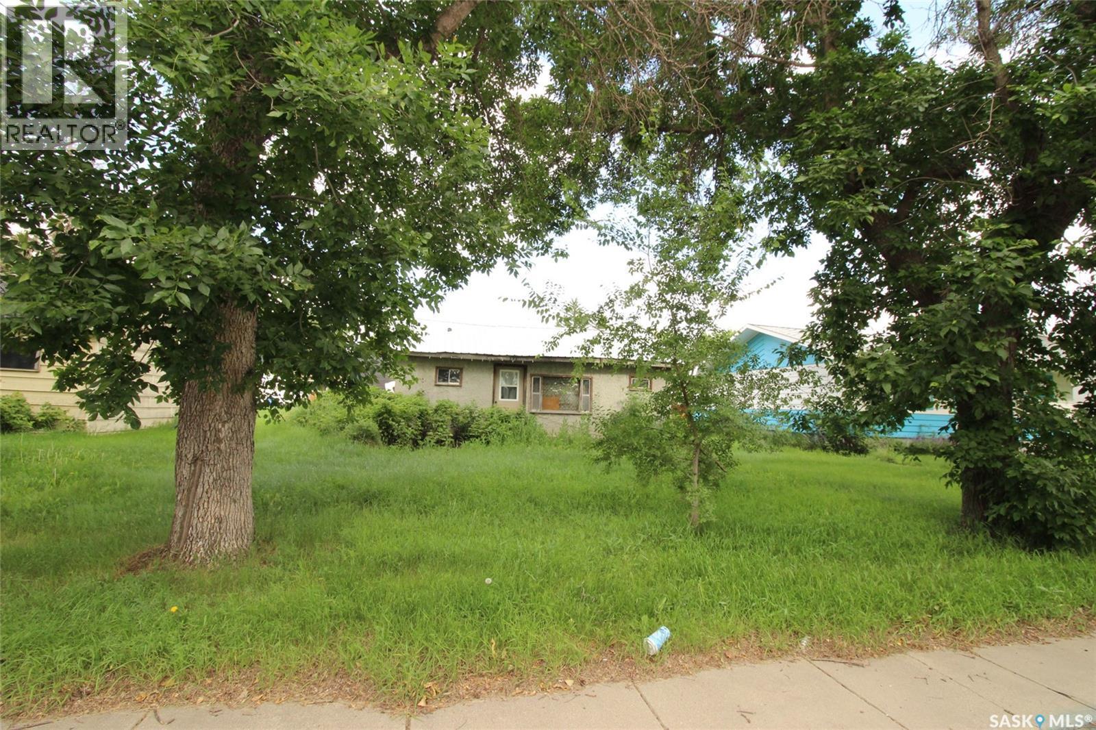 3169 Rutland Avenue, Gull Lake, SK - Outdoor