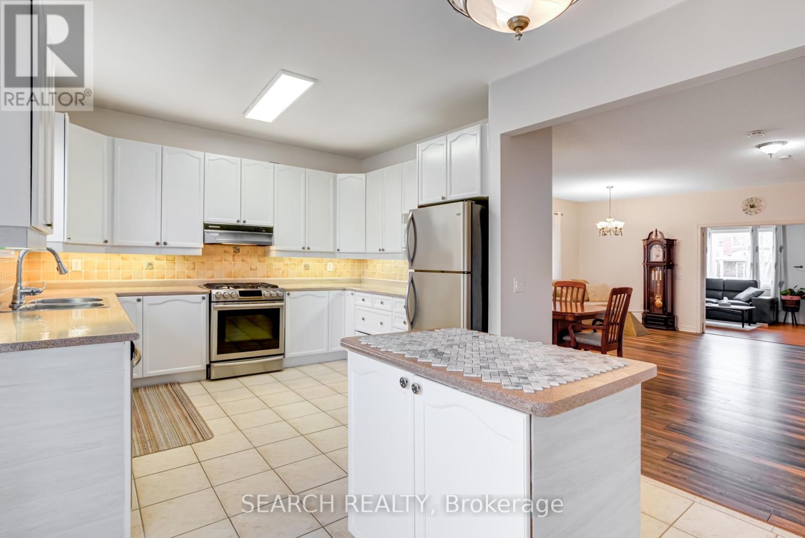 19 Treeline Boulevard, Brampton, ON - Indoor Photo Showing Kitchen With Stainless Steel Kitchen