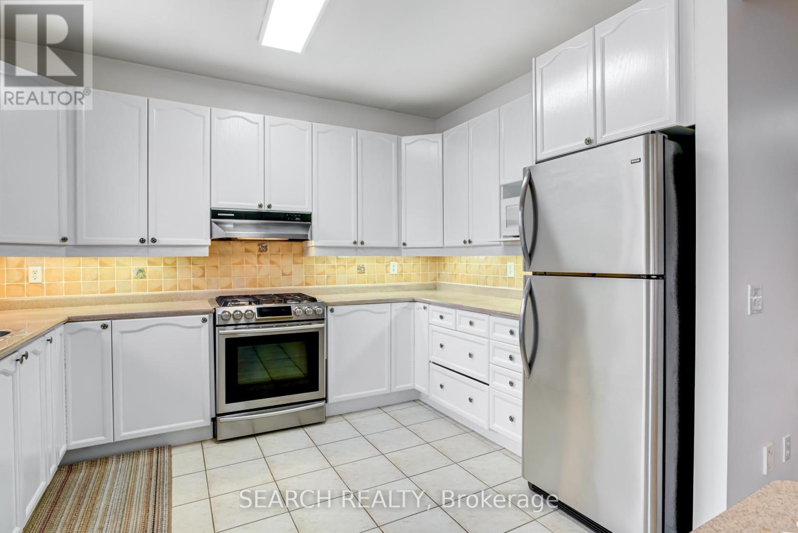 19 Treeline Boulevard, Brampton, ON - Indoor Photo Showing Kitchen With Stainless Steel Kitchen