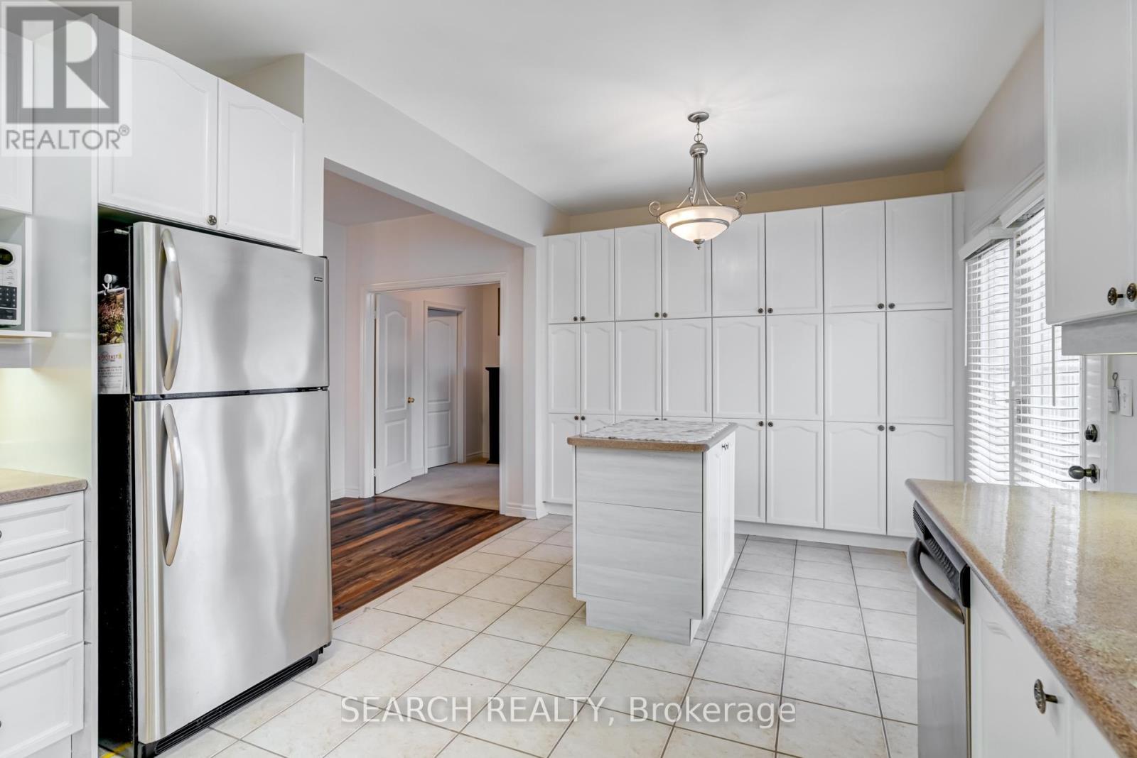 19 Treeline Boulevard, Brampton, ON - Indoor Photo Showing Kitchen