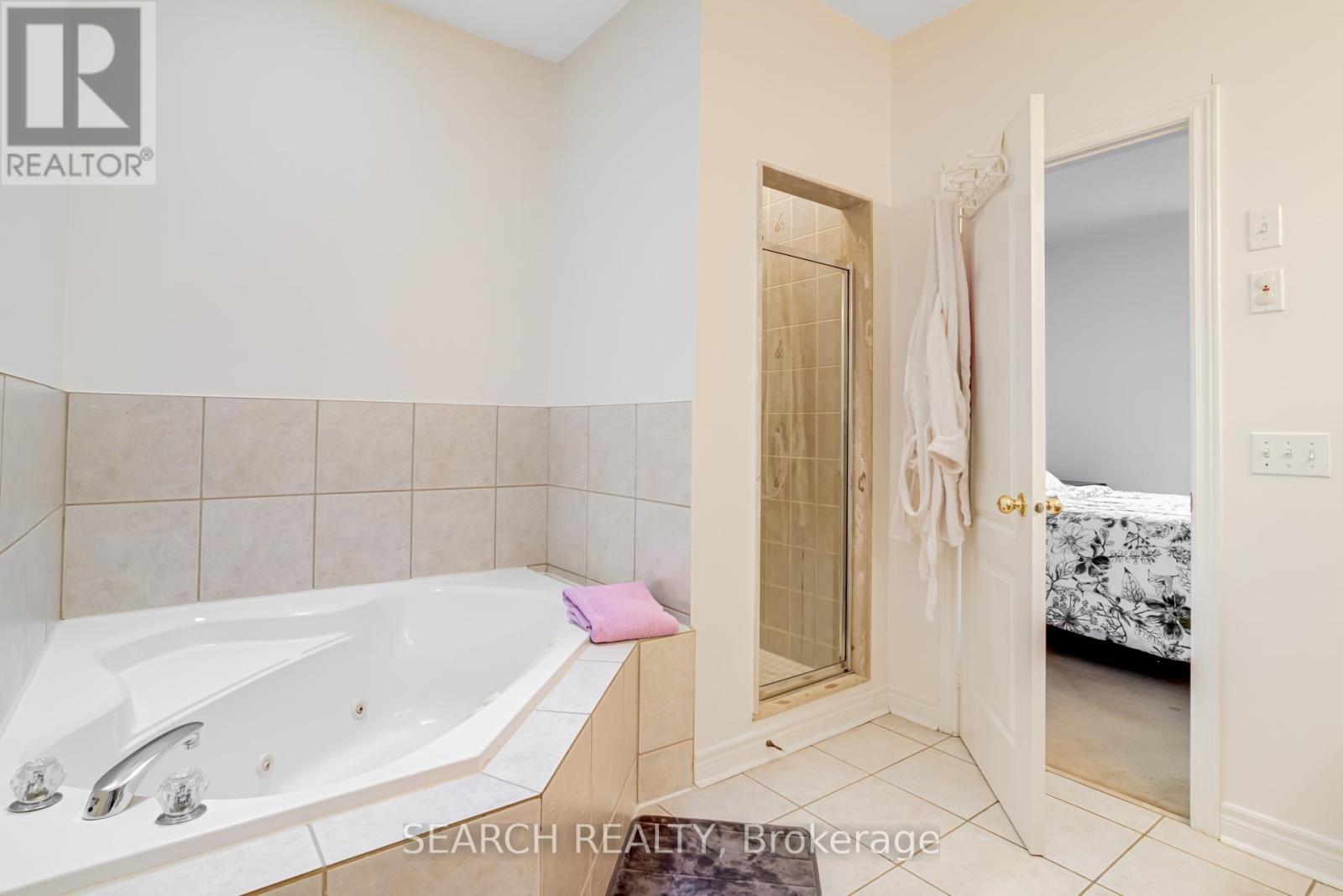 19 Treeline Boulevard, Brampton, ON - Indoor Photo Showing Bathroom