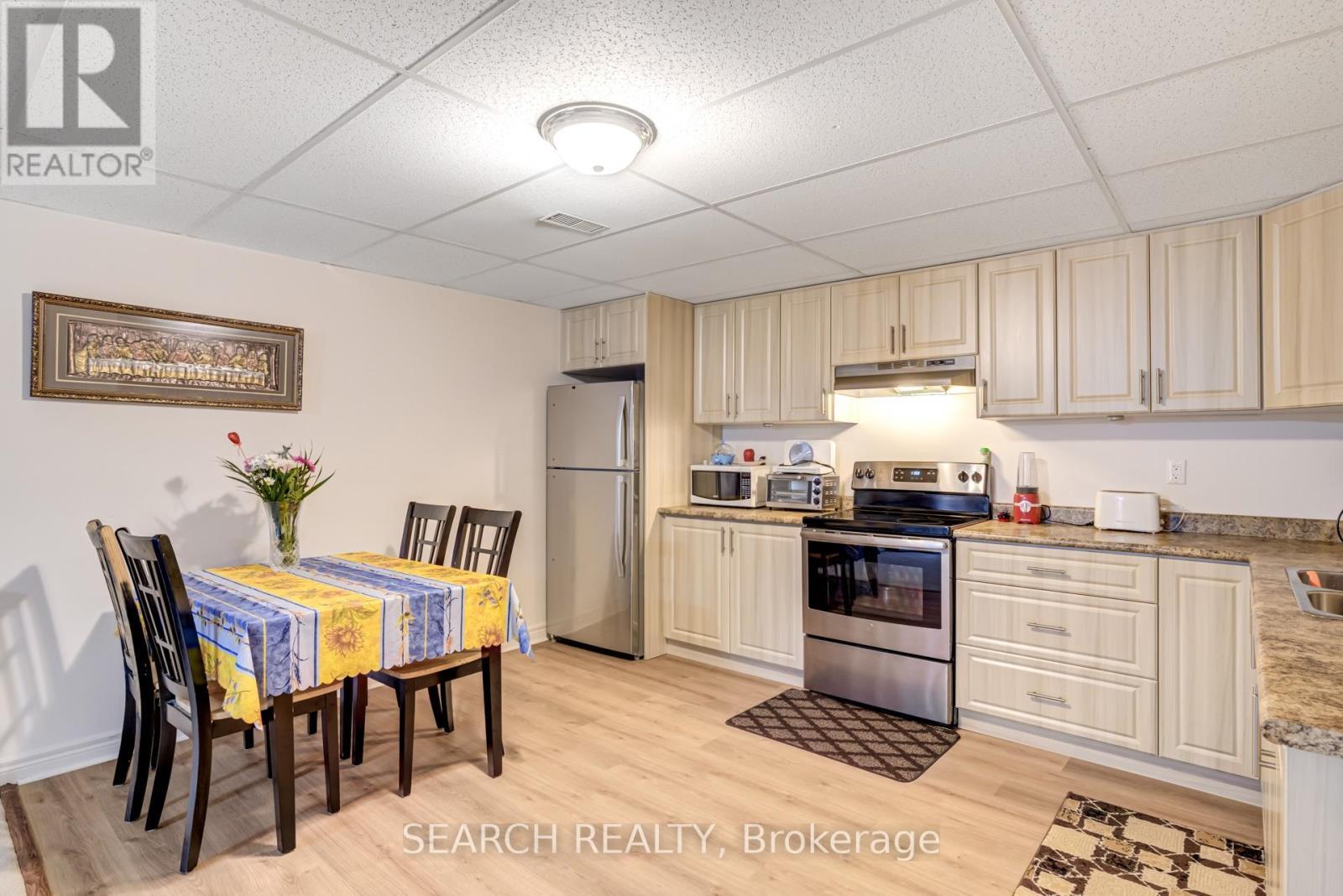 19 Treeline Boulevard, Brampton, ON - Indoor
