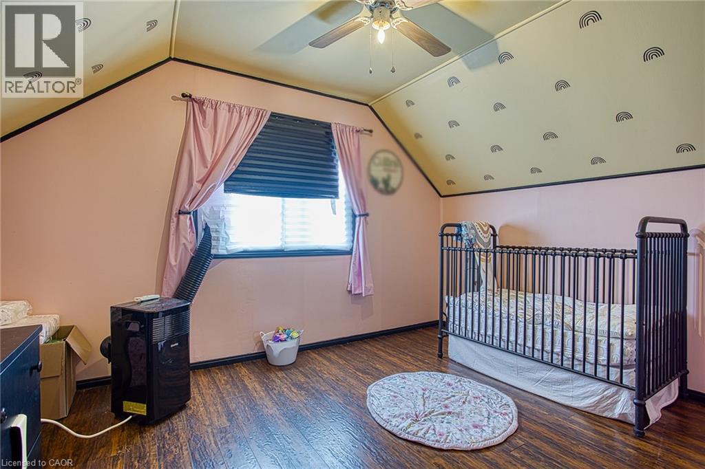 139 Glassco Avenue N, Hamilton, ON - Indoor Photo Showing Bedroom