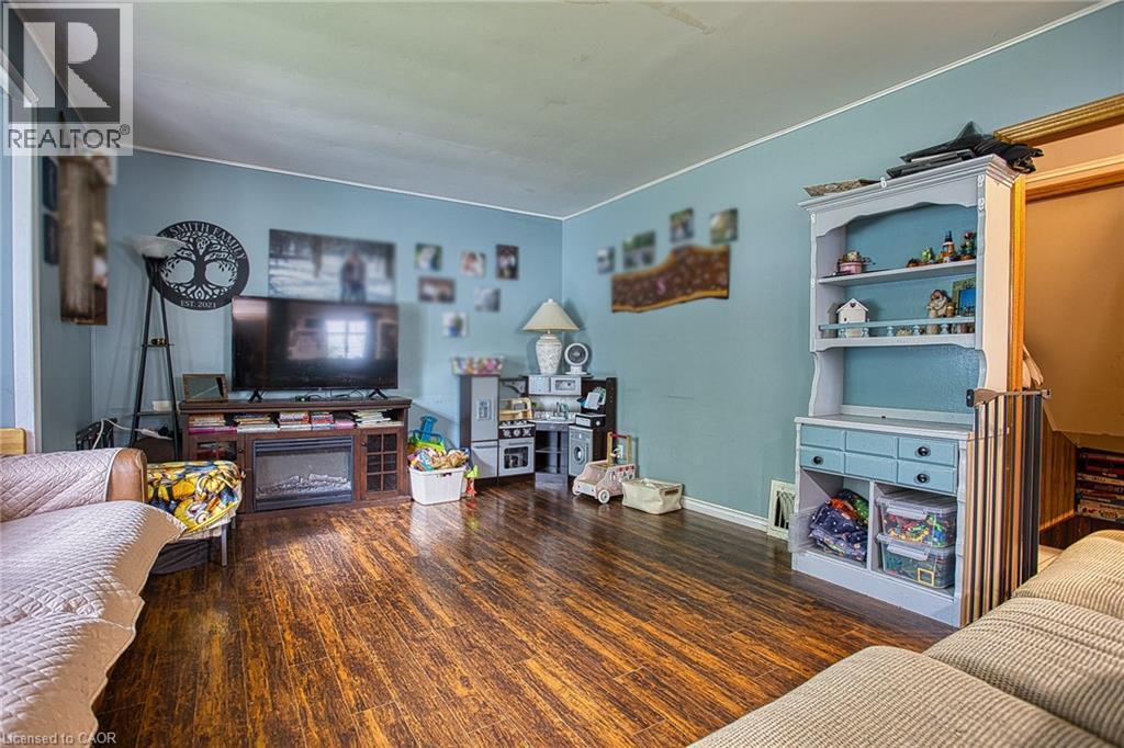 139 Glassco Avenue N, Hamilton, ON - Indoor