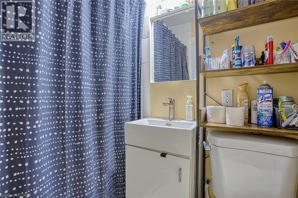 139 Glassco Avenue N, Hamilton, ON - Indoor