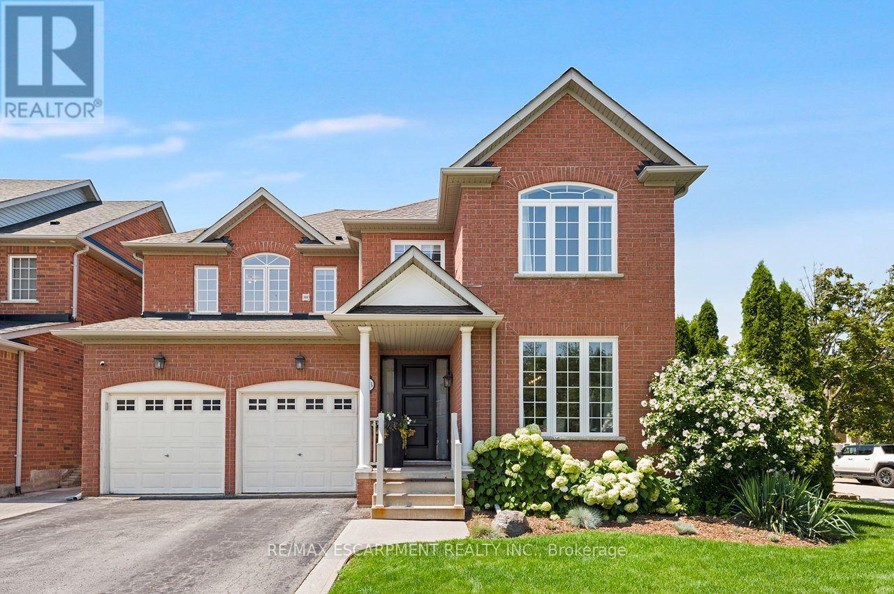 33 Dewsbury Way, Hamilton, ON - Outdoor With Facade
