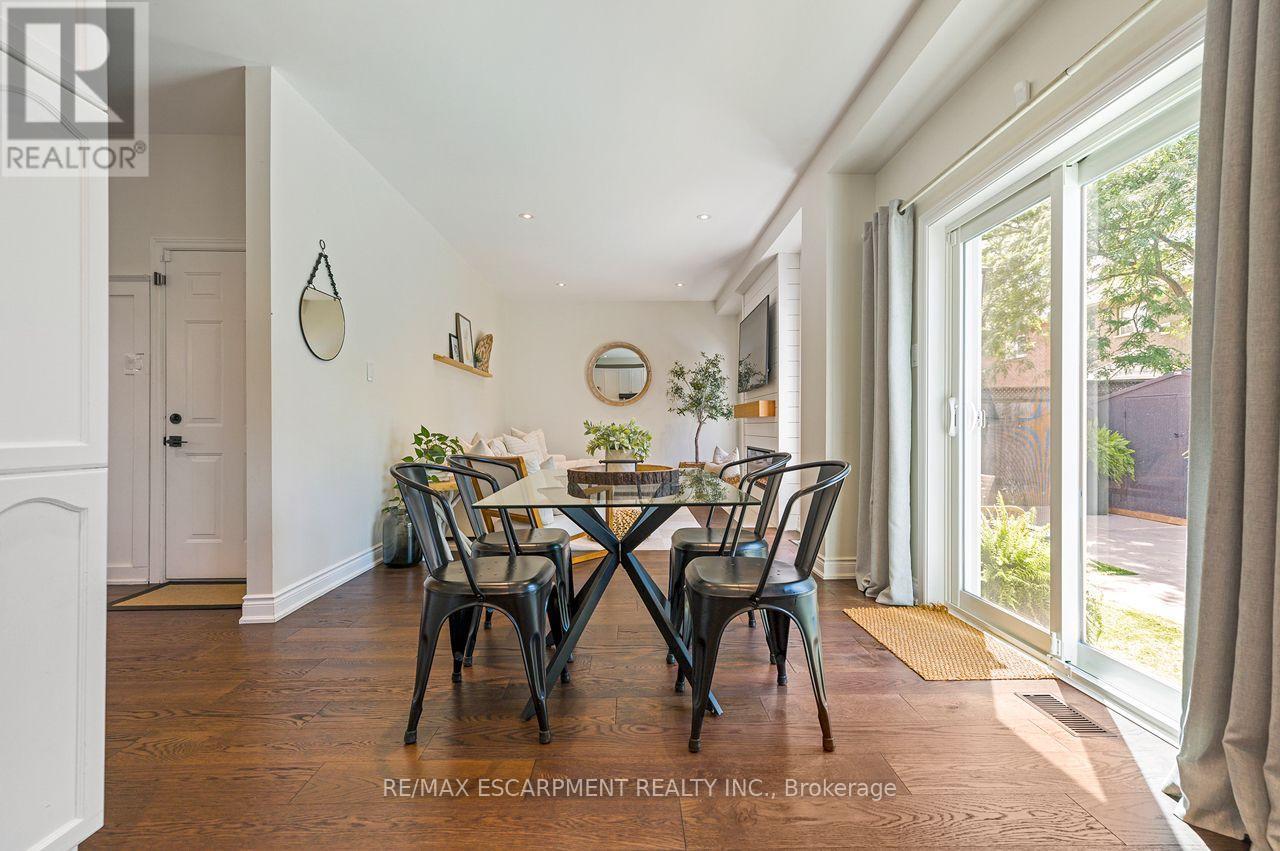 33 Dewsbury Way, Hamilton, ON - Indoor Photo Showing Dining Room