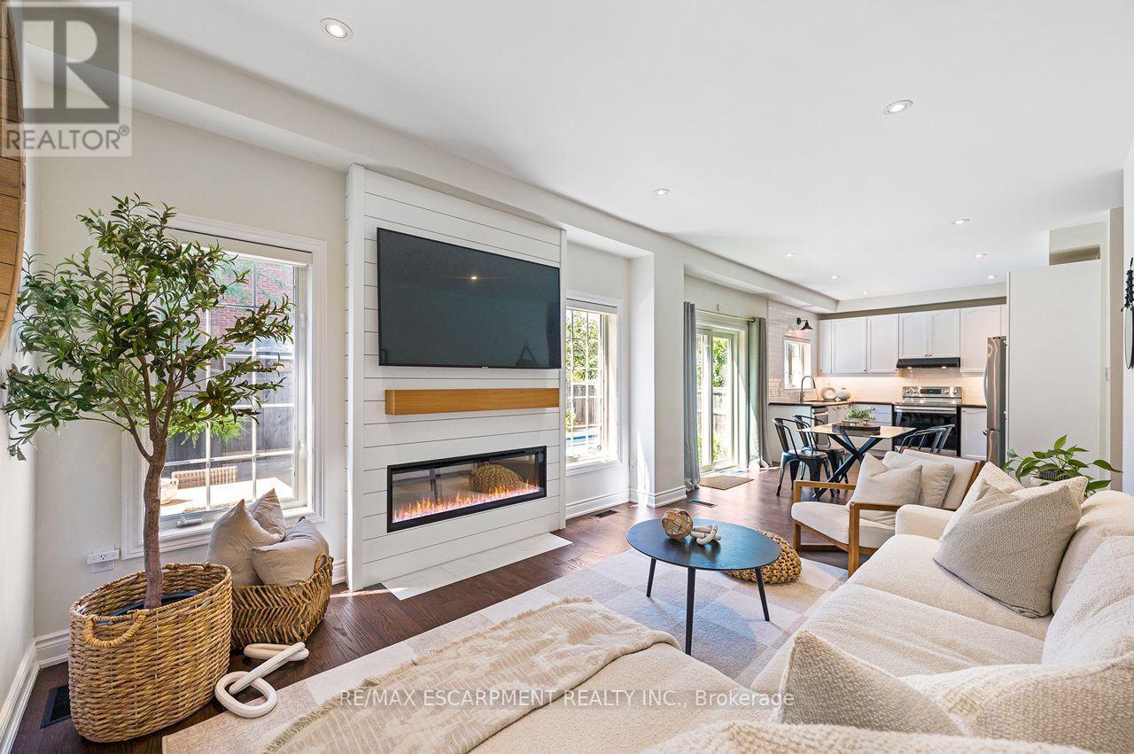 33 Dewsbury Way, Hamilton, ON - Indoor Photo Showing Living Room With Fireplace
