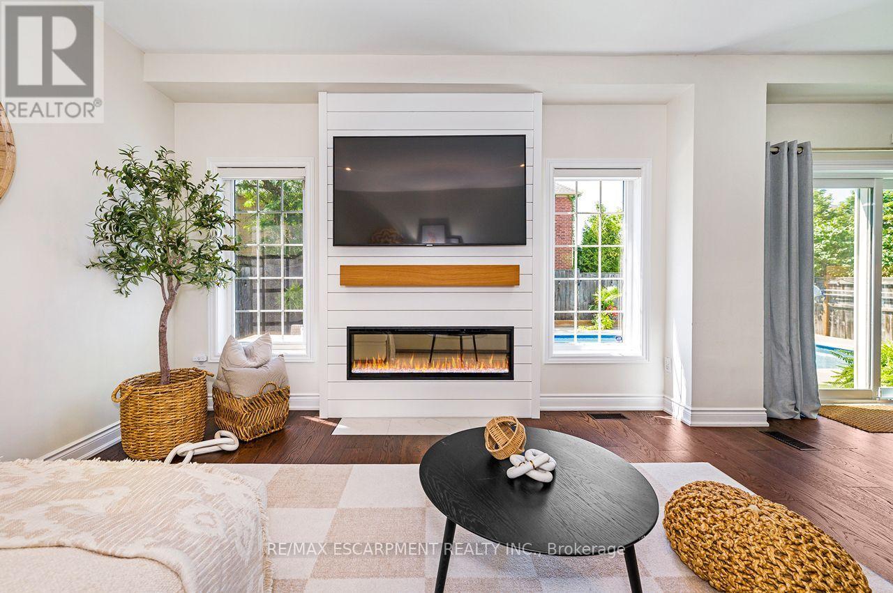 33 Dewsbury Way, Hamilton, ON - Indoor Photo Showing Living Room With Fireplace