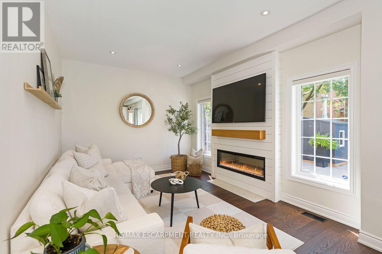 33 Dewsbury Way, Hamilton, ON - Indoor Photo Showing Living Room With Fireplace