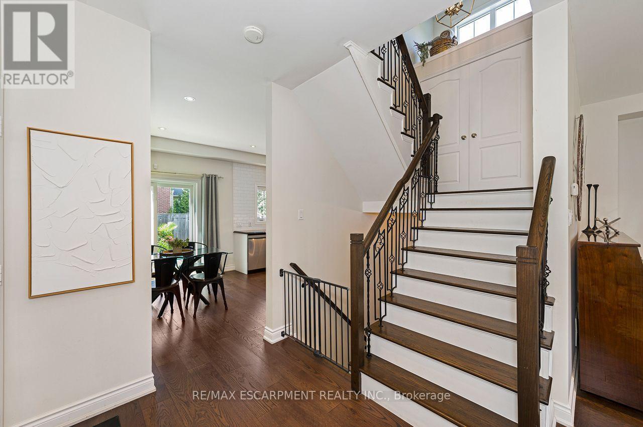 33 Dewsbury Way, Hamilton, ON - Indoor Photo Showing Other Room