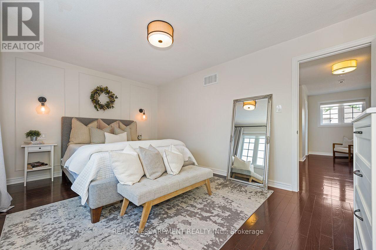 33 Dewsbury Way, Hamilton, ON - Indoor Photo Showing Bedroom