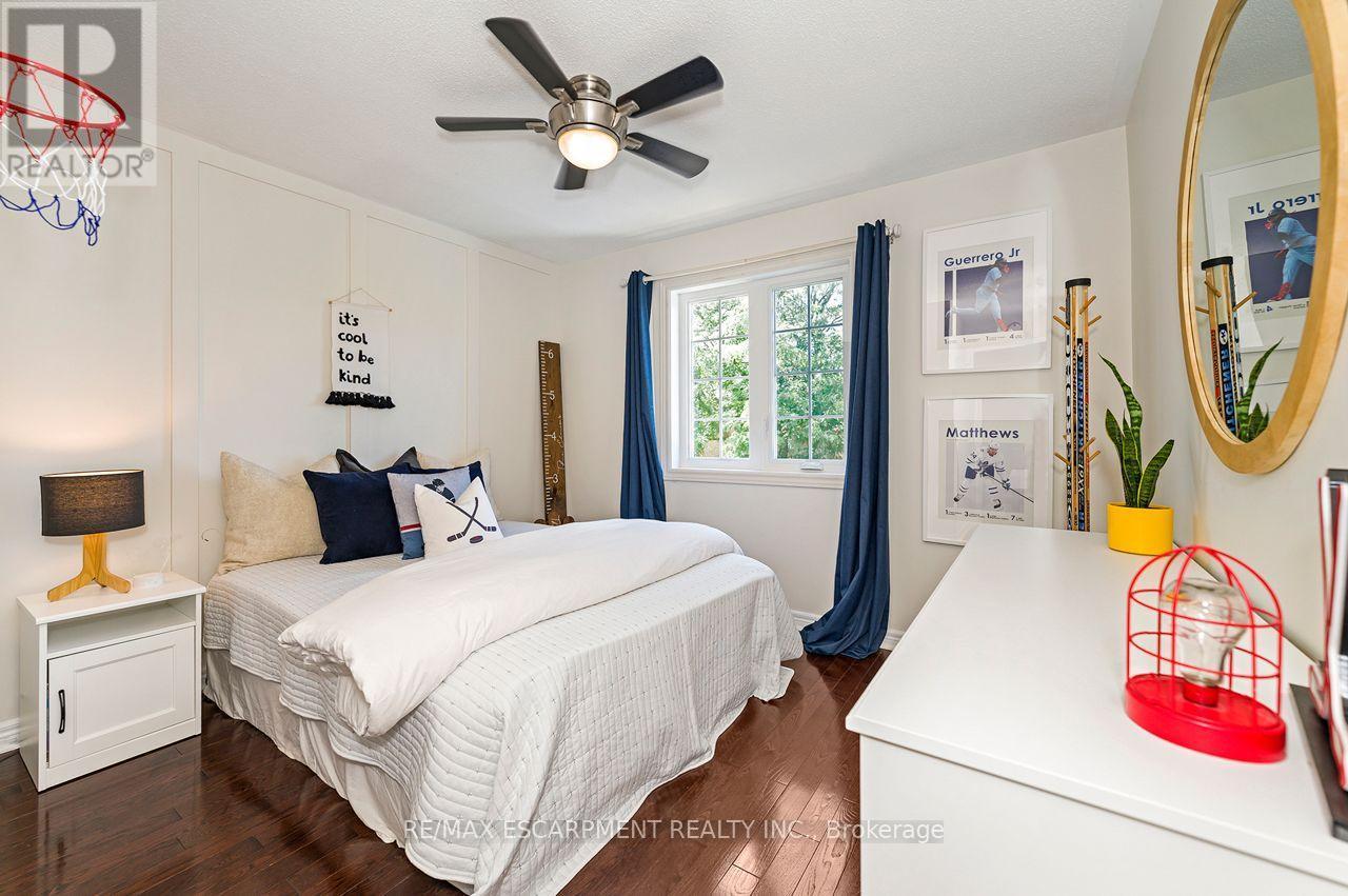 33 Dewsbury Way, Hamilton, ON - Indoor Photo Showing Bedroom