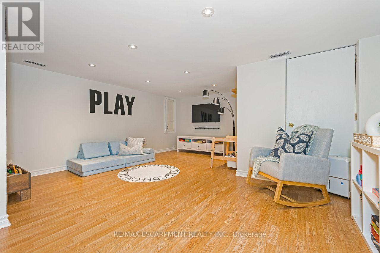 33 Dewsbury Way, Hamilton, ON - Indoor Photo Showing Other Room