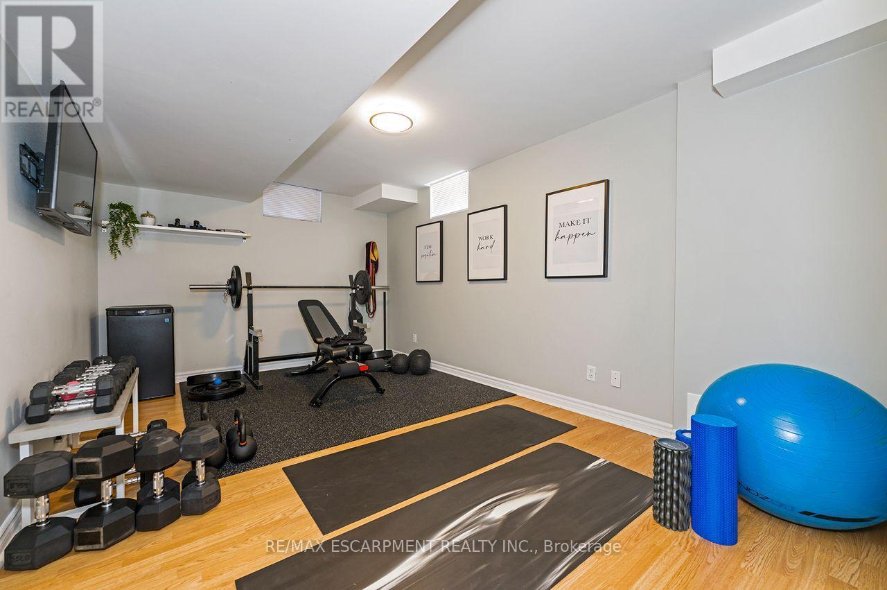 33 Dewsbury Way, Hamilton, ON - Indoor Photo Showing Gym Room