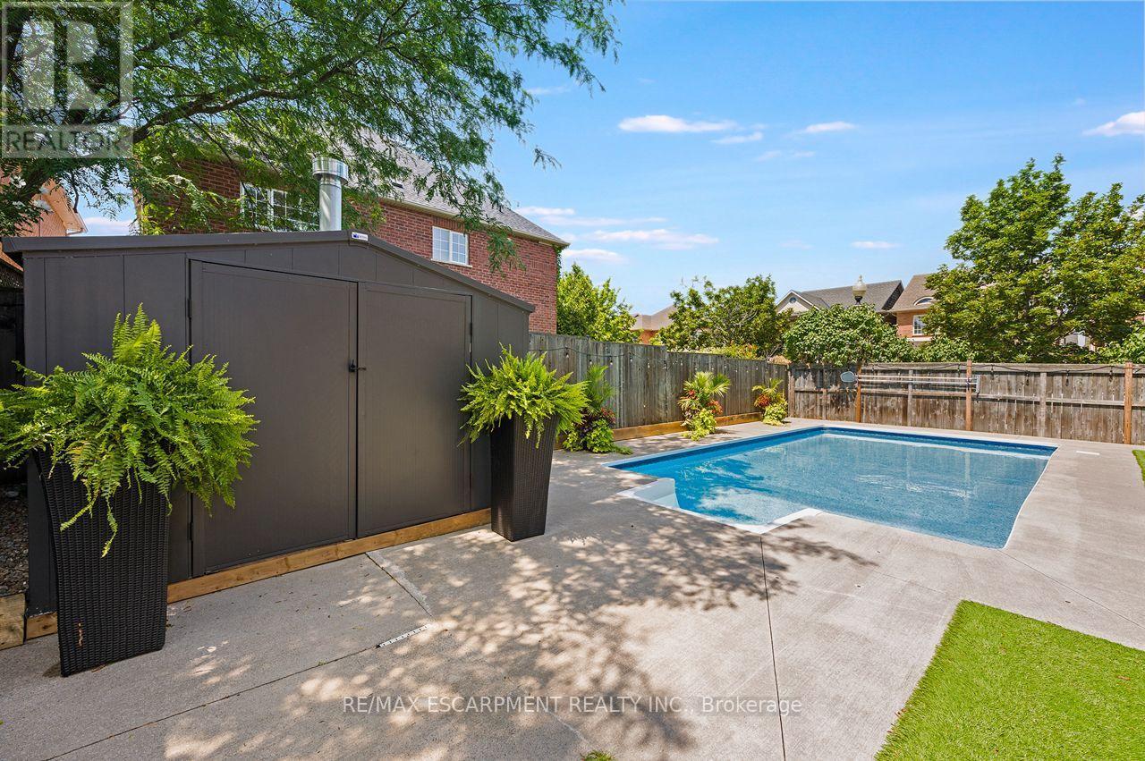 33 Dewsbury Way, Hamilton, ON - Outdoor With In Ground Pool With Backyard